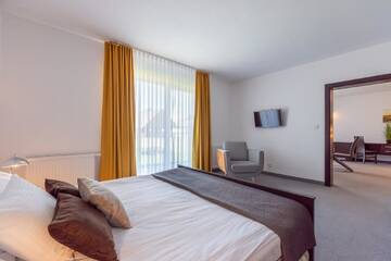 Фото номера Трехместный номер Делюкс Отель Hotel Jan г. Дарлувко 3